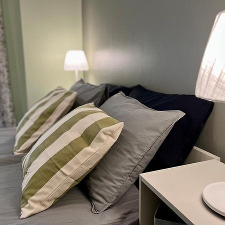 Cozy Vibes Like Home It Is Quiet Apartment With Three Bedrooms Riga Esterno foto