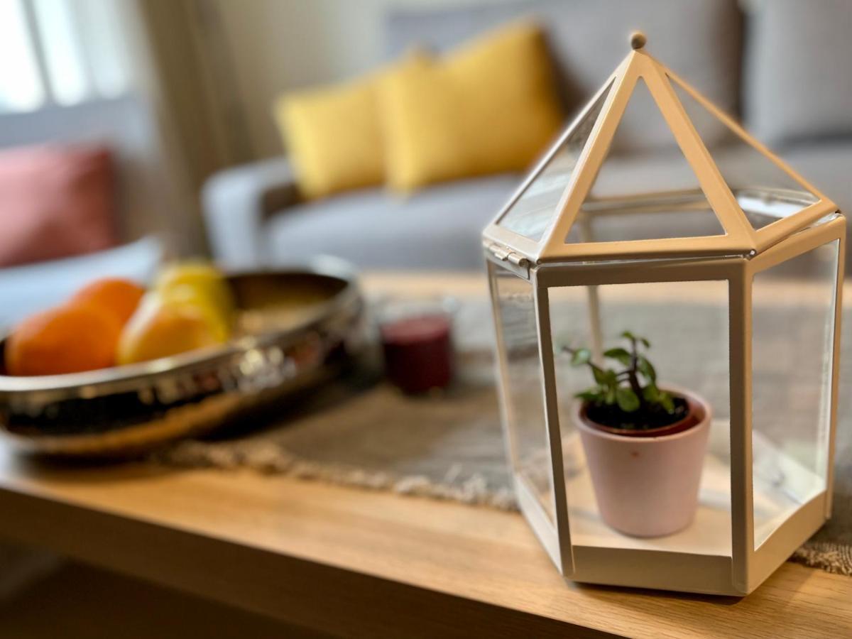 Cozy Vibes Like Home It Is Quiet Apartment With Three Bedrooms Riga Esterno foto