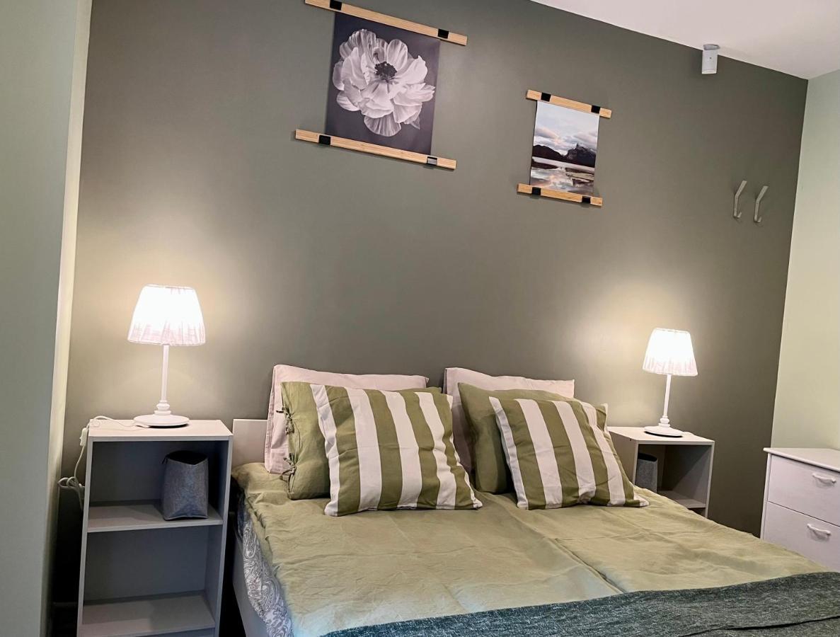 Cozy Vibes Like Home It Is Quiet Apartment With Three Bedrooms Riga Esterno foto