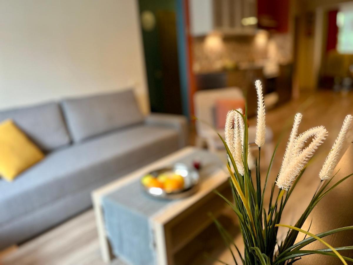 Cozy Vibes Like Home It Is Quiet Apartment With Three Bedrooms Riga Esterno foto