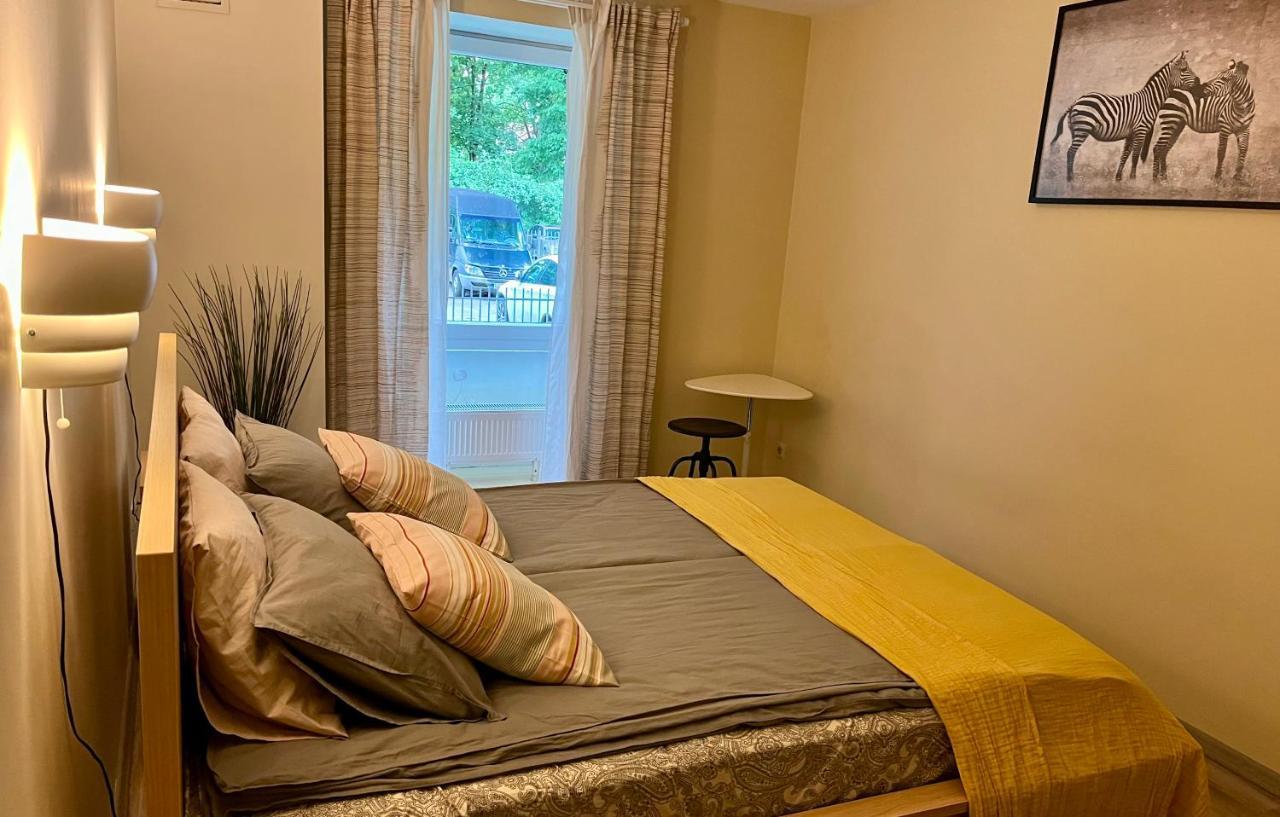 Cozy Vibes Like Home It Is Quiet Apartment With Three Bedrooms Riga Esterno foto