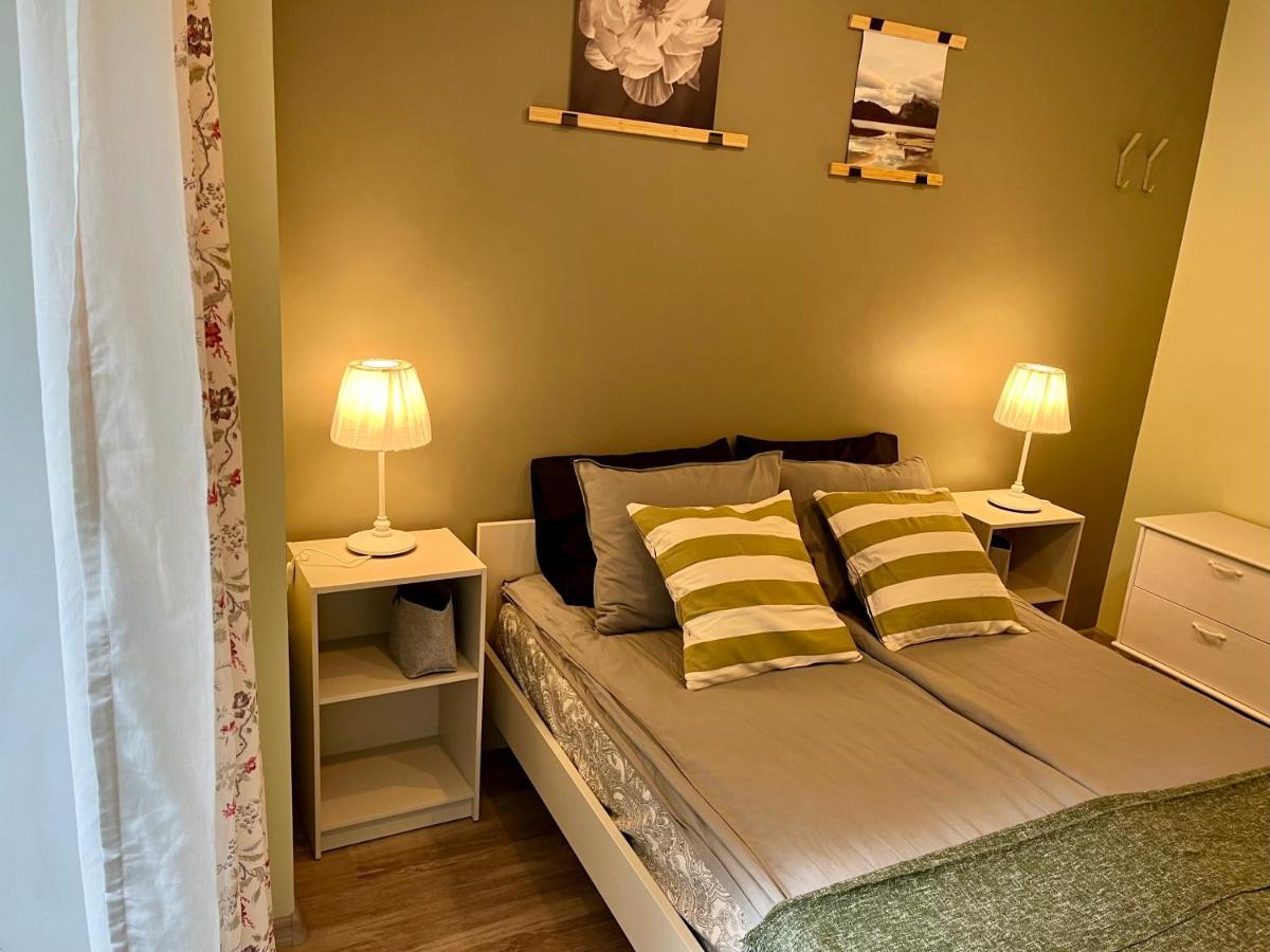 Cozy Vibes Like Home It Is Quiet Apartment With Three Bedrooms Riga Esterno foto