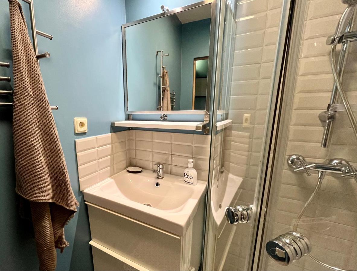 Cozy Vibes Like Home It Is Quiet Apartment With Three Bedrooms Riga Esterno foto