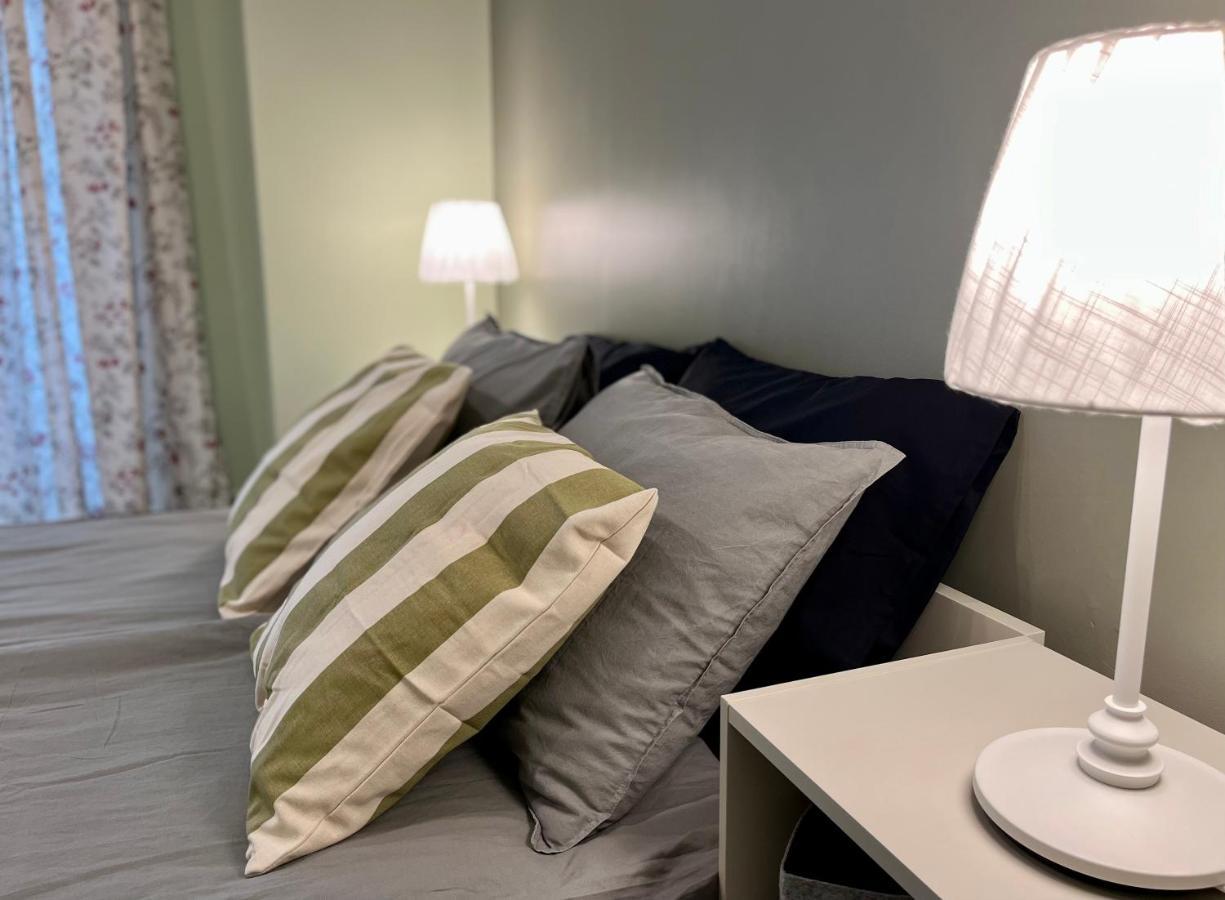 Cozy Vibes Like Home It Is Quiet Apartment With Three Bedrooms Riga Esterno foto